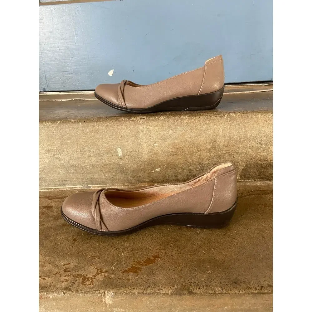 Lifestride Impact taupe low heeled wedge pump in wide width
